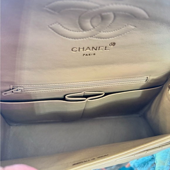Chanel Vintage Flap in Beige - Picture 9 of 12